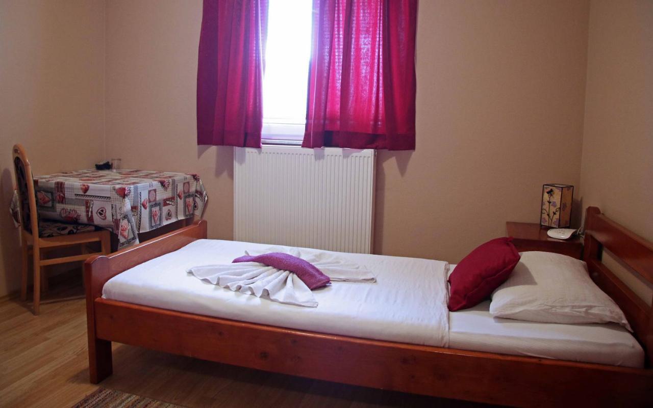 Motel Genex-M Бугойно Екстер'єр фото