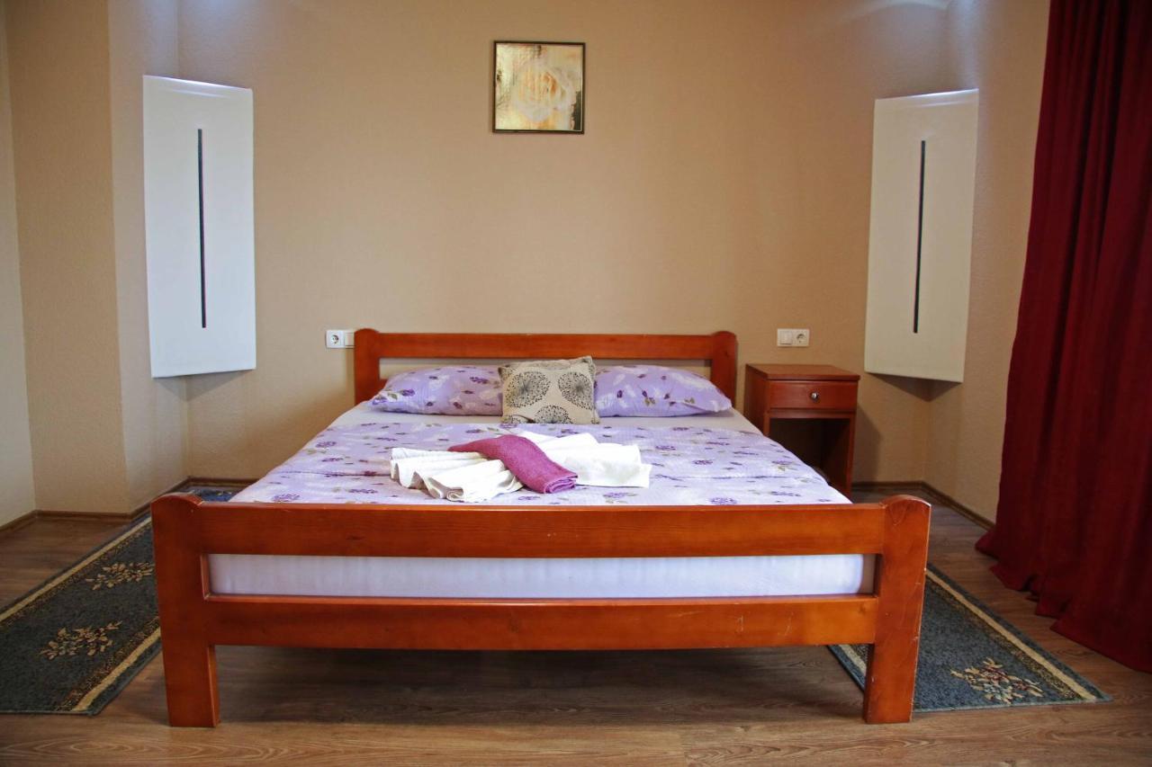 Motel Genex-M Бугойно Екстер'єр фото