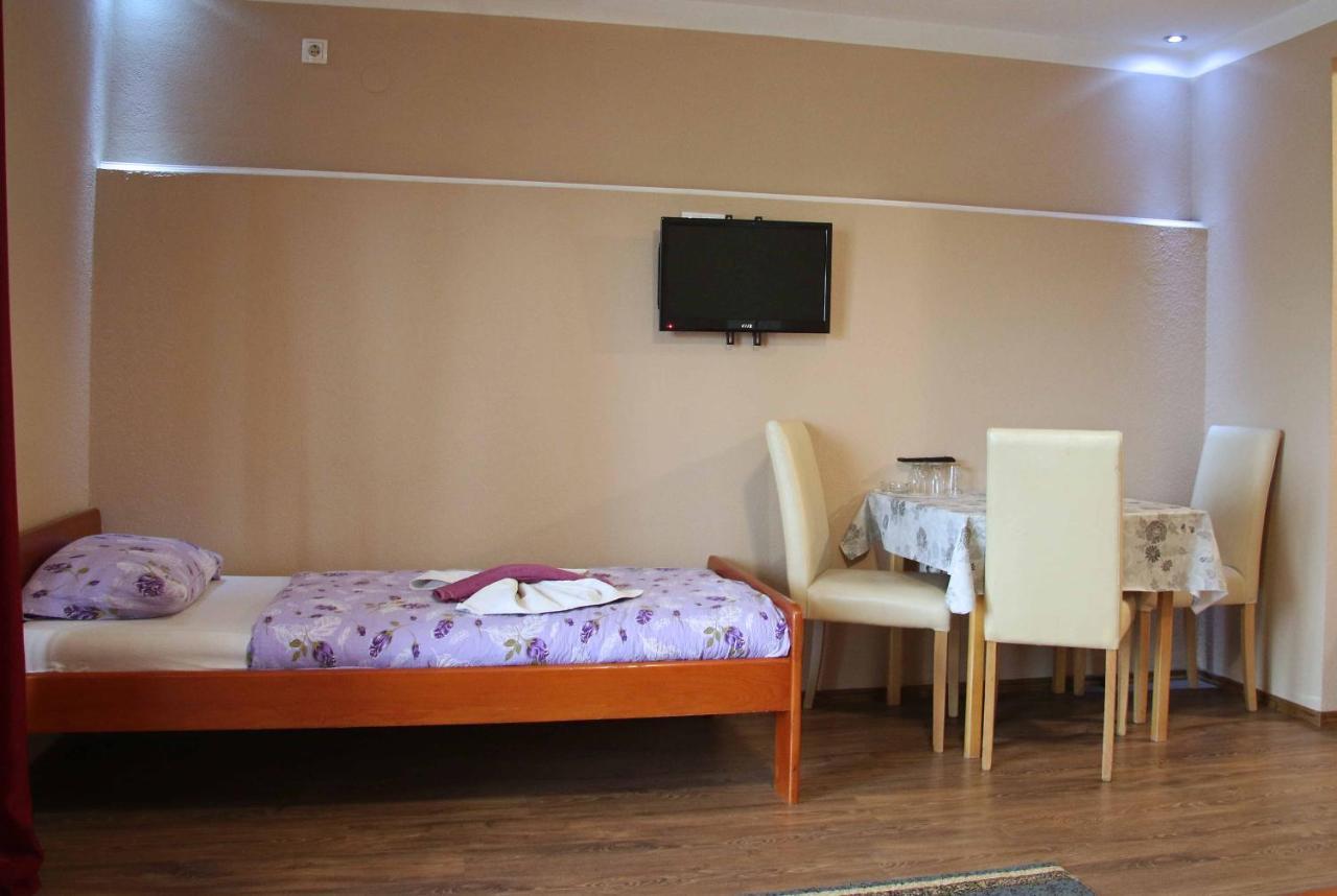 Motel Genex-M Бугойно Екстер'єр фото