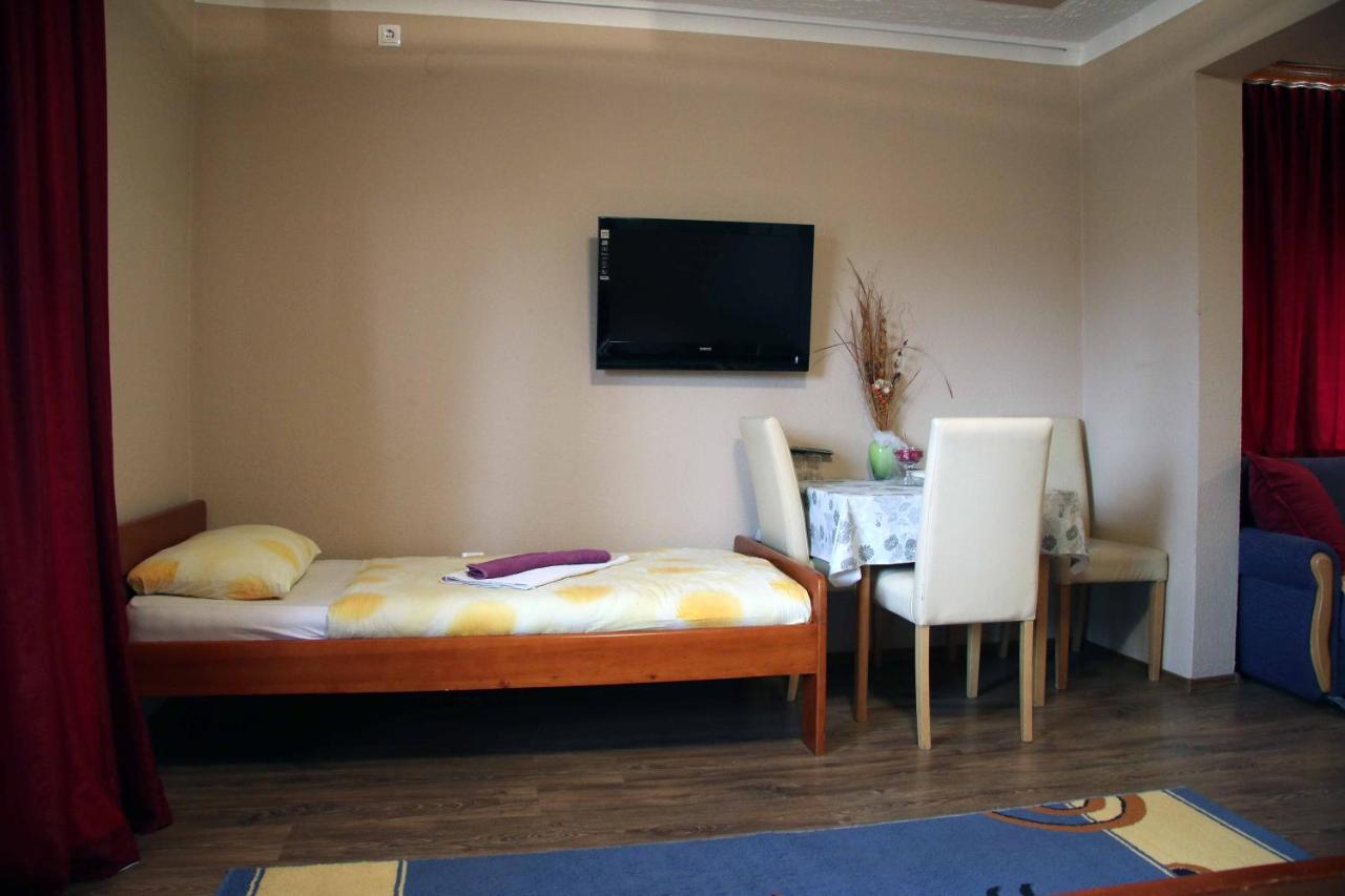 Motel Genex-M Бугойно Екстер'єр фото