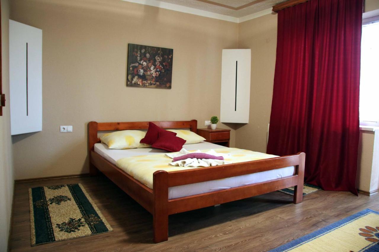Motel Genex-M Бугойно Екстер'єр фото