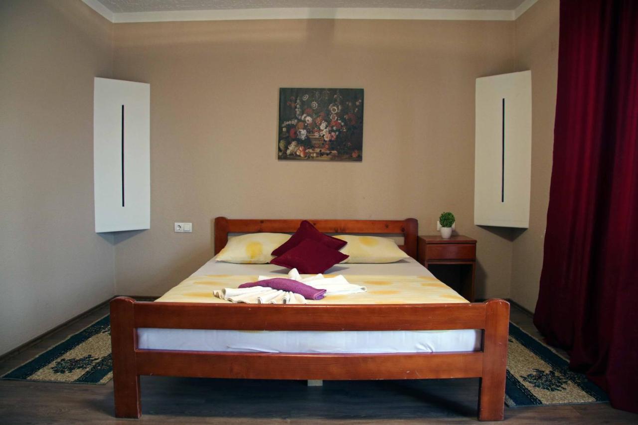 Motel Genex-M Бугойно Екстер'єр фото